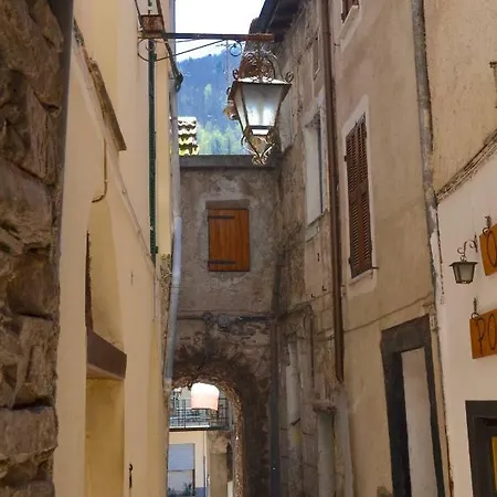 Castelvittorio * Castel Vittorio